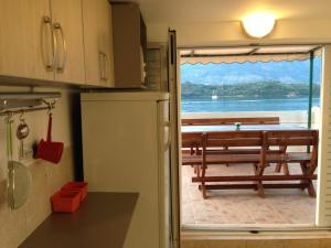 Monténégro, villa dans la baie de Kotor, avec plusieurs appartements tout confort en front de mer!