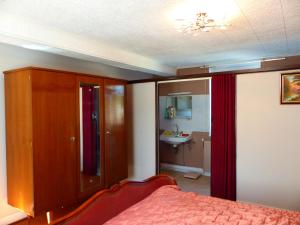 Maisons de vacances Gite Arfeuilles, 4 pieces, 6 personnes - FR-1-489-277 : photos des chambres