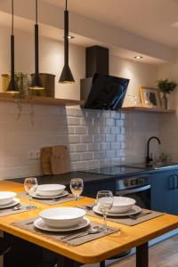 Azor Guest House 113 B