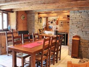 Chalet 3 pièces, 6 pers, 2 km des pistes, plein sud, internet - FR-1-342-158