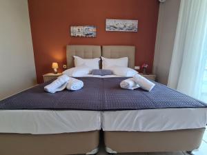 Kikis Seaview House