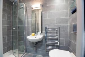 Minimalist Studio Apartments at Westcombe House in Greenwich