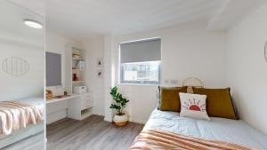 Minimalist Studio Apartments at Westcombe House in Greenwich