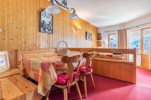 Bright Cocoon With Balcony And View On The Valley