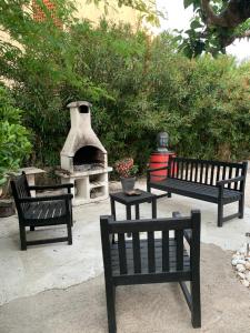 Appartements Les dahlias appartement 4 personnes Jacuzzi Barbecue Jardin arbore Climatise : photos des chambres