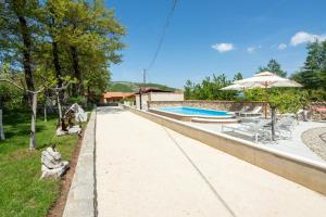Holiday home with swimming pool, wellness, horses and donkeys
