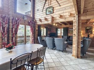 Chalet confortable face aux pistes – 13 couchages, garage, ski room, proche Combloux et Megève - FR-1-560-36
