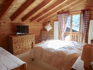 Chalets Chalet Demi-Quartier, 7 pieces, 14 personnes - FR-1-560-36 : photos des chambres