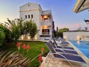Beach Villa Heart House with private pool by DadoVillas - Strongylí