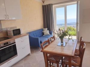 Appartement A Caserella entièrement rénové avec terrasse et vue panoramique sur mer