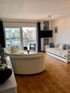 Appartement 80 m2,Port Rhodes D-2 chambres, terrasse panoramique, vue sur le canal principal d’Empuriabrava