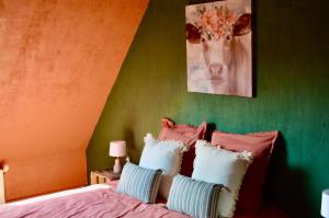 B&B / Chambres d'hotes La Pichonniere : Chambre Familiale - Vue sur Jardin