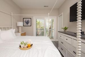 Lovely 4BR Haven King Beds Steps 2 Beach Parking Apartment I