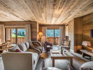 Appartement skis aux pieds avec espace bien-être, 3 chambres, cheminée, et terrasse à Méribel - FR-1-565-3