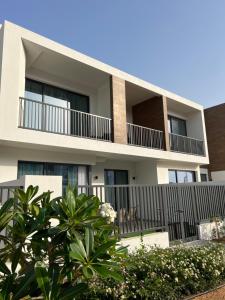 Relaxing villa with access to pool and beach - 4hvězdičkové hotely ve městě Rás al-Chajma