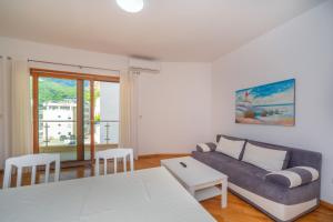 Alex Lux sea view aparmtent 2