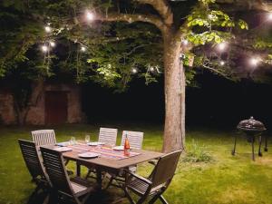 Maison indépendante avec grand jardin, terrasse, plan deau sécurisé et salle de jeux près du lac dÉguzon - FR-1-591-216