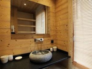 Luxe et détente : Lodge avec SPA privatif et accès piscine, golf, et aire de jeux. - FR-1-582-39