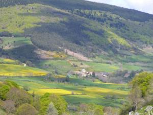 Maisons de vacances Gite La Besseyre-Saint-Mary, 5 pieces, 10 personnes - FR-1-582-94 : photos des chambres