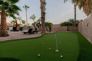Best Location in Scottsdale, 8 Bedroom House, Heated Pool, Spa, Game room, BBQ, Putting Green
