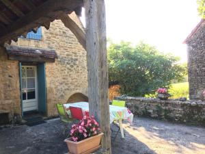 Maisons de vacances Maison rustique avec jardin, proche de la Dordogne et Vezere, animaux acceptes - FR-1-616-11 : photos des chambres