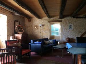 Maisons de vacances Maison rustique avec jardin, proche de la Dordogne et Vezere, animaux acceptes - FR-1-616-11 : photos des chambres