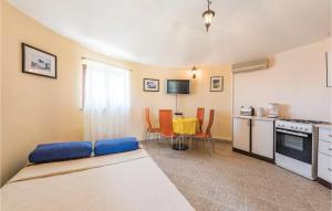 One-Bedroom Holiday Home In Zminj