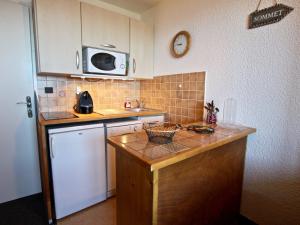 Studio cabine 21m² avec parking privé, 10ème étage Charmousse - FR-1-340-233