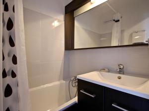 Studio cabine 21m² avec parking privé, 10ème étage Charmousse - FR-1-340-233