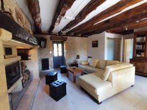 Maisons de vacances Gite Coly-Saint-Amand, 5 pieces, 8 personnes - FR-1-616-85 : photos des chambres