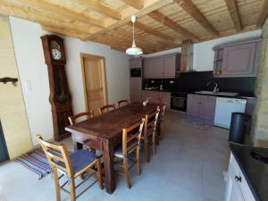 Maisons de vacances Gite Coly-Saint-Amand, 5 pieces, 8 personnes - FR-1-616-85 : photos des chambres