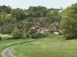 Maisons de vacances Gite Coly-Saint-Amand, 5 pieces, 8 personnes - FR-1-616-85 : photos des chambres