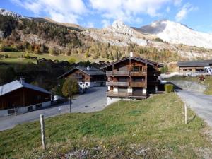 Appartement skis aux pieds, cosy 2 pièces, terrasse SudEst, 1er étage, idéal pour 4 personnes - FR-1-458-131