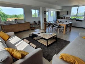 Gîte familial avec piscine privative chauffée, terrasse sur le Loir et proche du Zoo de La Flèche - FR-1-410-329