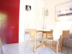 Maisons de vacances Maison Chatelaillon-Plage, 3 pieces, 4 personnes - FR-1-246-563 : photos des chambres