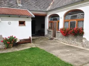 Petra Apartmanok - Lochenhaus