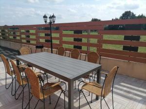 Maisons de vacances Gite Moitron-sur-Sarthe, 4 pieces, 6 personnes - FR-1-410-334 : photos des chambres