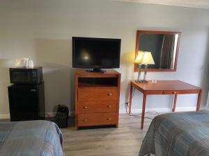 Queen Room with Two Queen Beds room in Wilkes-Barre Inn & Suites
