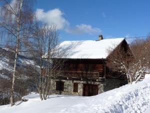 Chalet chaleureux pour 10 personnes avec cheminée et internet, proche des pistes - FR-1-342-224