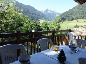 Chalet 4 chambres pour 6 pers, proche village, terrasse, skis - FR-1-342-225