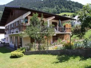 Appartement lumineux 75m² pour 4, coeur Arêches, terrasse, 2 chambres, parking privé, proche tout - FR-1-342-236 - 阿雷什