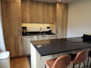 Chalet contemporain 8 pers, 4 chambres, vue sur montagnes, parking, près village - FR-1-342-243