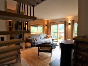 Chalet contemporain 8 pers, 4 chambres, vue sur montagnes, parking, près village - FR-1-342-243