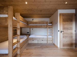 Chalet 4★, 12 pers, 5 chambres, terrasses ensoleillées, navette à proximité - FR-1-304-270