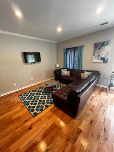 Atlanta Unit 2 Room 3 - Atlanta Bests Kept Secret Private Bedroom & Bathroom