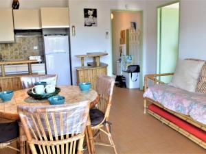 Appartement Climatisé 2P avec Parking, Proche Plage et Commerces à Cavalaire - FR-1-226B-99