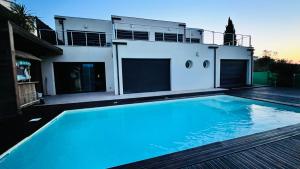 Villas Havre de paix, vue pano, terrasse, piscine, nature. : photos des chambres