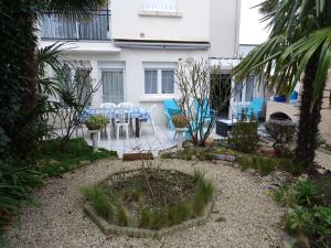 Appartements Rez-de-Jardin T3/4 avec Jardin, Parking Prive - Proche Plage et Centre-ville - FR-1-92-910 : photos des chambres