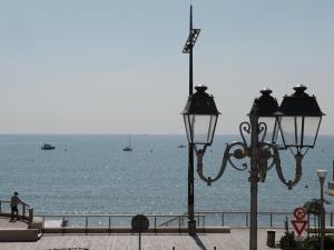 Appartements Rez-de-Jardin T3/4 avec Jardin, Parking Prive - Proche Plage et Centre-ville - FR-1-92-910 : photos des chambres