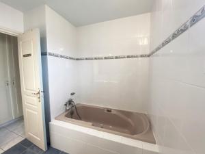 Maisons de vacances Maison charmante proches plages - 9 pers. - jardin, velos, calme - Arzon - FR-1-639-22 : photos des chambres